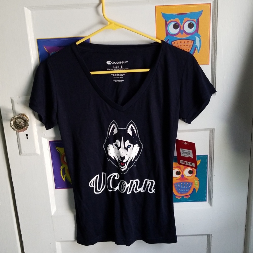 UCONN T-Shirt NWT